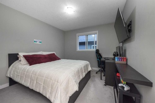 76 Evanspark Circle Nw, Calgary, AB - Indoor Photo Showing Bedroom