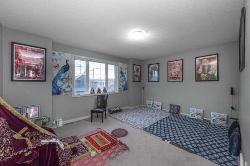 76 Evanspark Circle Nw, Calgary, AB - Indoor Photo Showing Bedroom