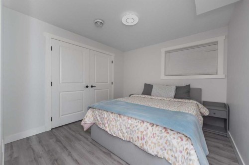 76 Evanspark Circle Nw, Calgary, AB - Indoor Photo Showing Bedroom