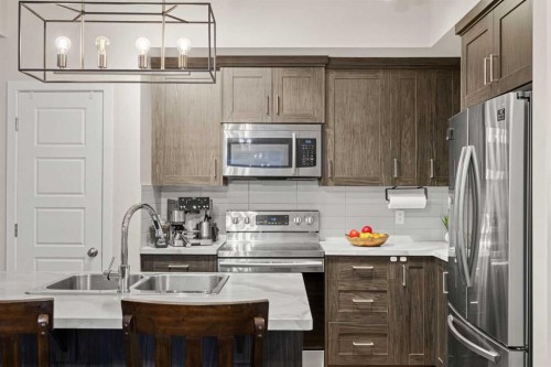1027 Lanark Boulevard Se, Airdrie, AB - Indoor Photo Showing Kitchen With Stainless Steel Kitchen With Double Sink With Upgraded Kitchen