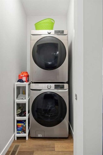 1027 Lanark Boulevard Se, Airdrie, AB - Indoor Photo Showing Laundry Room