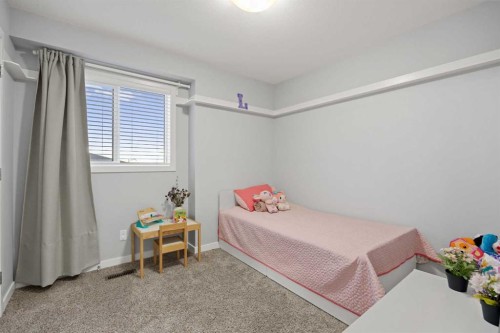 1027 Lanark Boulevard Se, Airdrie, AB - Indoor Photo Showing Bedroom