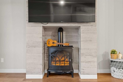 1027 Lanark Boulevard Se, Airdrie, AB - Indoor Photo Showing Other Room With Fireplace