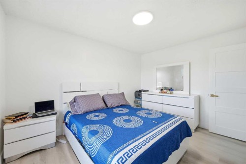 6120 18 Avenue Ne, Calgary, AB - Indoor Photo Showing Bedroom