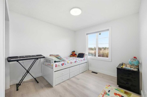6120 18 Avenue Ne, Calgary, AB - Indoor Photo Showing Bedroom