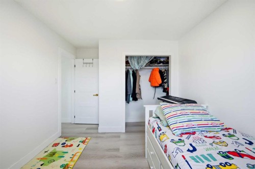 6120 18 Avenue Ne, Calgary, AB - Indoor Photo Showing Bedroom