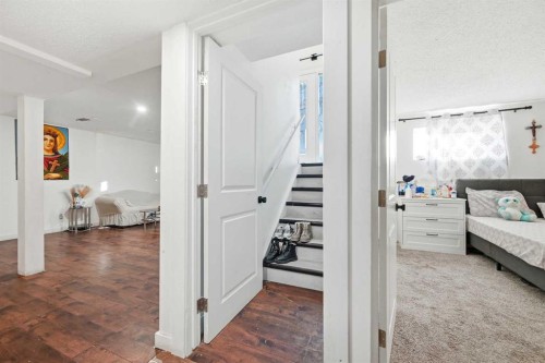 6120 18 Avenue Ne, Calgary, AB - Indoor