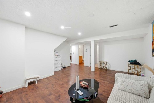 6120 18 Avenue Ne, Calgary, AB - Indoor