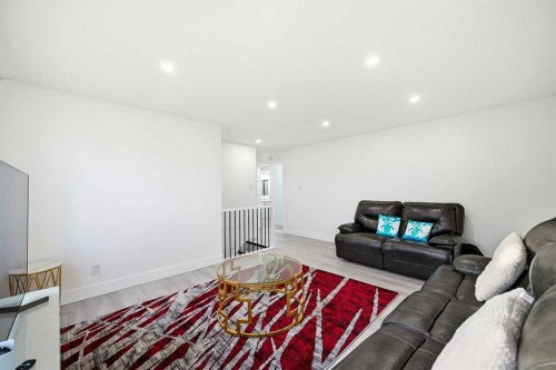 6120 18 Avenue Ne, Calgary, AB - Indoor Photo Showing Living Room