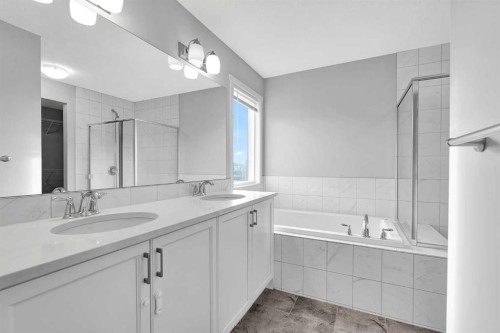 106 Lucas Crescent Nw, Calgary, AB - Indoor Photo Showing Bathroom