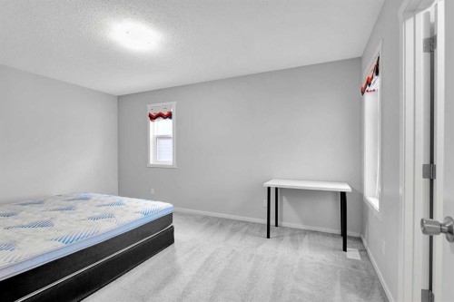 106 Lucas Crescent Nw, Calgary, AB - Indoor Photo Showing Bedroom