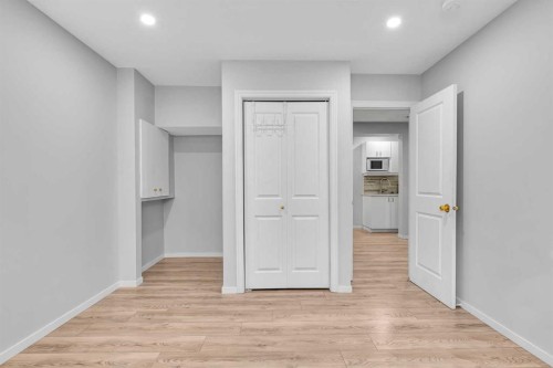 106 Lucas Crescent Nw, Calgary, AB - Indoor Photo Showing Other Room