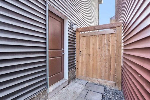106 Lucas Crescent Nw, Calgary, AB - Outdoor