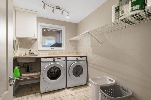 149 Sharp Hill Drive, Rural Rocky View County, AB - Indoor Photo Showing Laundry Room