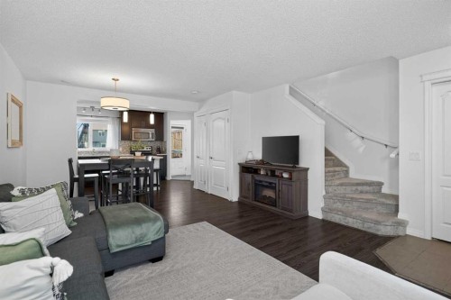 61 Auburn Meadows View Se, Calgary, AB - Indoor Photo Showing Living Room