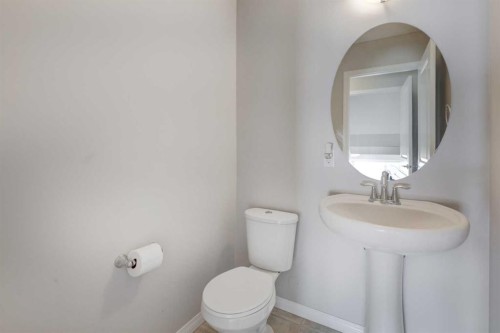 16 Fireside Way, Cochrane, AB - Indoor Photo Showing Bathroom