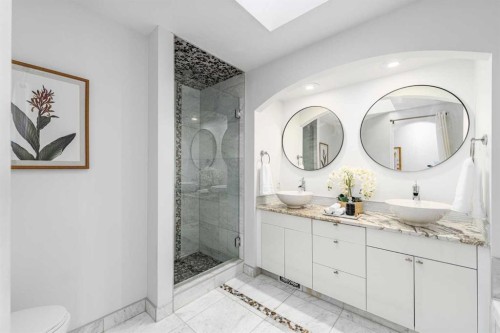 5503 Strathcona Hill Sw, Calgary, AB - Indoor Photo Showing Bathroom