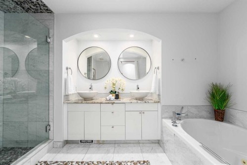 5503 Strathcona Hill Sw, Calgary, AB - Indoor Photo Showing Bathroom