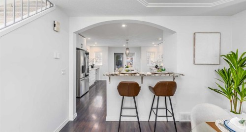 5503 Strathcona Hill Sw, Calgary, AB - Indoor Photo Showing Kitchen