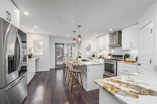 5503 Strathcona Hill Sw, Calgary, AB - Indoor Photo Showing Kitchen With Upgraded Kitchen