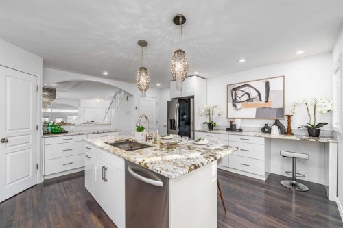 5503 Strathcona Hill Sw, Calgary, AB - Indoor Photo Showing Kitchen With Upgraded Kitchen