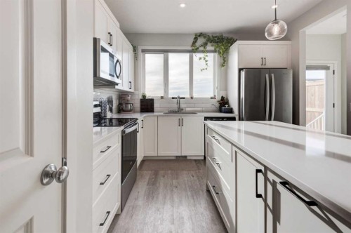 1969 Rangeview Drive Se, Calgary, AB - Indoor Photo Showing Kitchen With Upgraded Kitchen