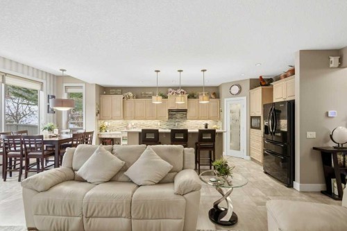 247 St Moritz Drive Sw, Calgary, AB - Indoor