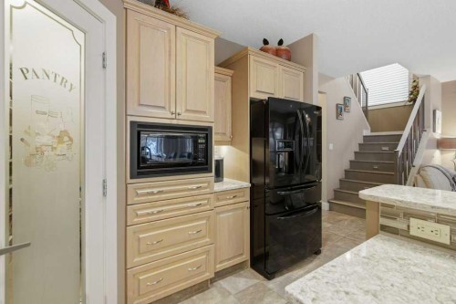 247 St Moritz Drive Sw, Calgary, AB - Indoor