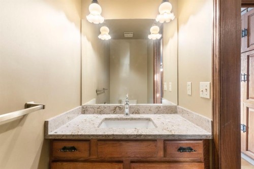 39 Coach Gate Way Sw, Calgary, AB - Indoor Photo Showing Bathroom