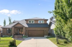 39 Coach Gate Way SW Calgary, AB T3H 1L7
