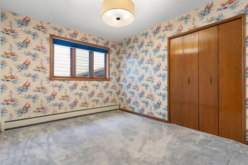 39 Coach Gate Way Sw, Calgary, AB - Indoor Photo Showing Other Room