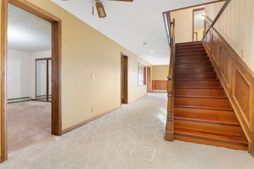 39 Coach Gate Way Sw, Calgary, AB - Indoor Photo Showing Other Room