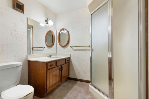 39 Coach Gate Way Sw, Calgary, AB - Indoor Photo Showing Bathroom