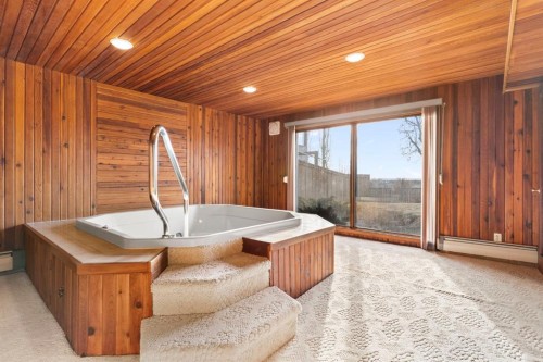 39 Coach Gate Way Sw, Calgary, AB - Indoor Photo Showing Other Room