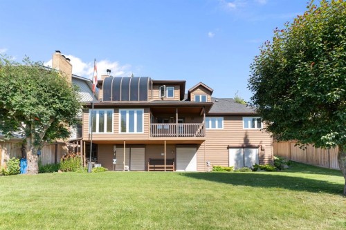 39 Coach Gate Way Sw, Calgary, AB - Outdoor