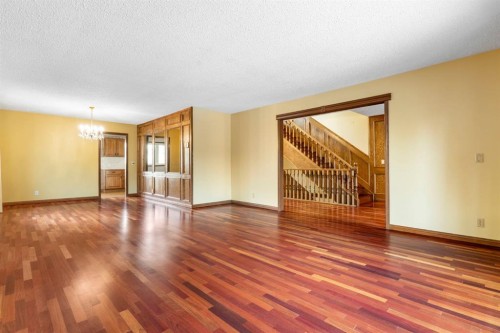 39 Coach Gate Way Sw, Calgary, AB - Indoor