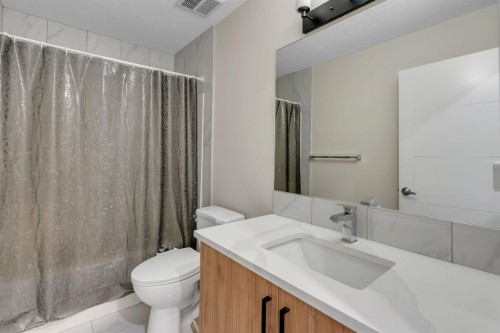 1222 Westmount Drive, Strathmore, AB - Indoor Photo Showing Bathroom