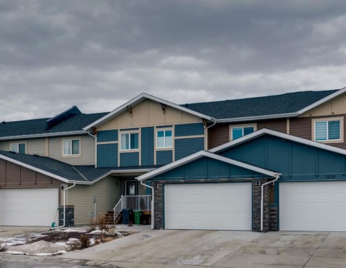 1222 Westmount Drive, Strathmore, AB - Outdoor