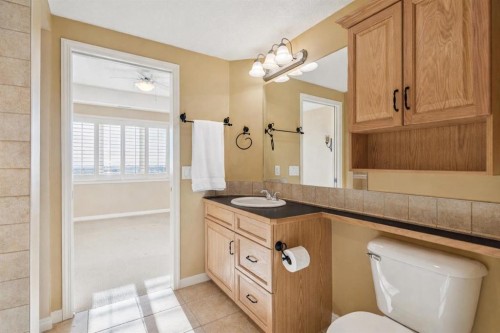 417-15 Everstone Drive Sw, Calgary, AB - Indoor Photo Showing Bathroom