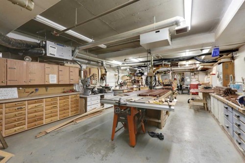 417-15 Everstone Drive Sw, Calgary, AB - Indoor Photo Showing Garage