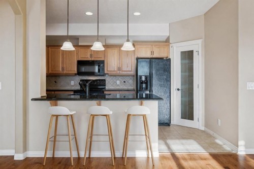 417-15 Everstone Drive Sw, Calgary, AB - Indoor Photo Showing Kitchen