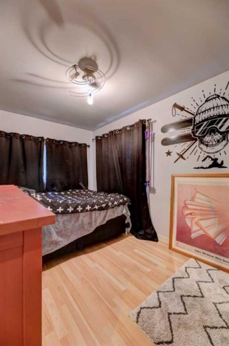 2526 16 Street Se, Calgary, AB - Indoor Photo Showing Other Room