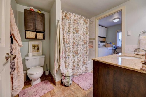2526 16 Street Se, Calgary, AB - Indoor Photo Showing Bathroom