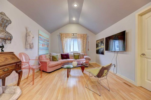 2526 16 Street Se, Calgary, AB - Indoor Photo Showing Living Room