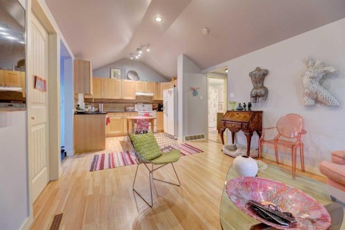 2526 16 Street Se, Calgary, AB - Indoor