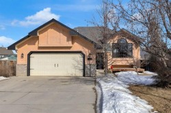 108 West Terrace Bay  Cochrane, AB T4C 1R7
