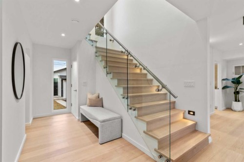 3531 Spruce Drive Sw, Calgary, AB - Indoor Photo Showing Other Room