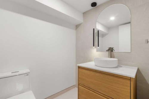 3531 Spruce Drive Sw, Calgary, AB - Indoor Photo Showing Bathroom