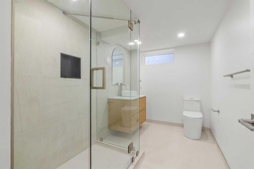 3531 Spruce Drive Sw, Calgary, AB - Indoor Photo Showing Bathroom