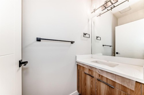 508 Heritage Boulevard, Cochrane, AB - Indoor Photo Showing Bathroom